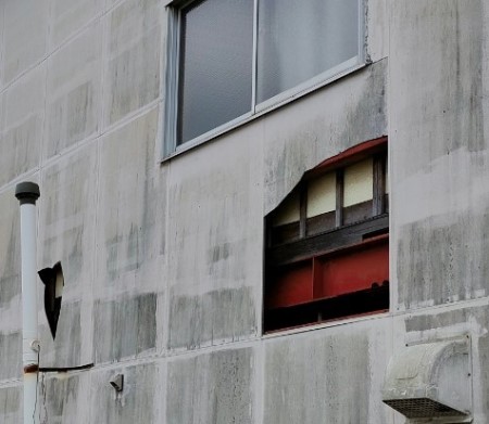 倉庫外壁　ケイカル板　剥がれ